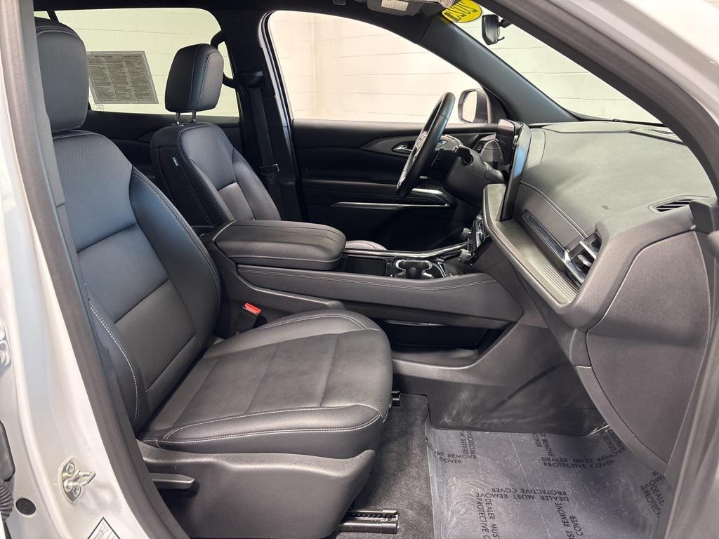 used 2025 Chevrolet Traverse car, priced at $38,999