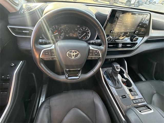 used 2021 Toyota Highlander car, priced at $32,750