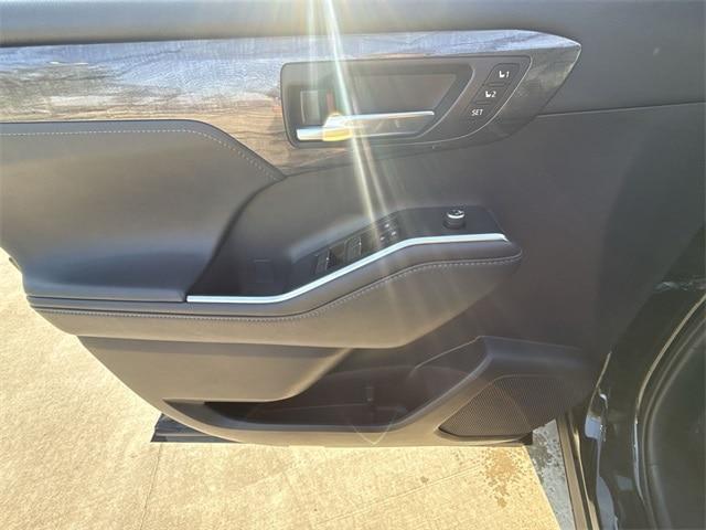 used 2021 Toyota Highlander car, priced at $32,750