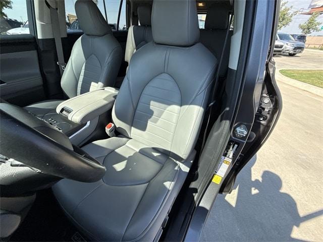 used 2023 Toyota Highlander Hybrid car, priced at $34,981