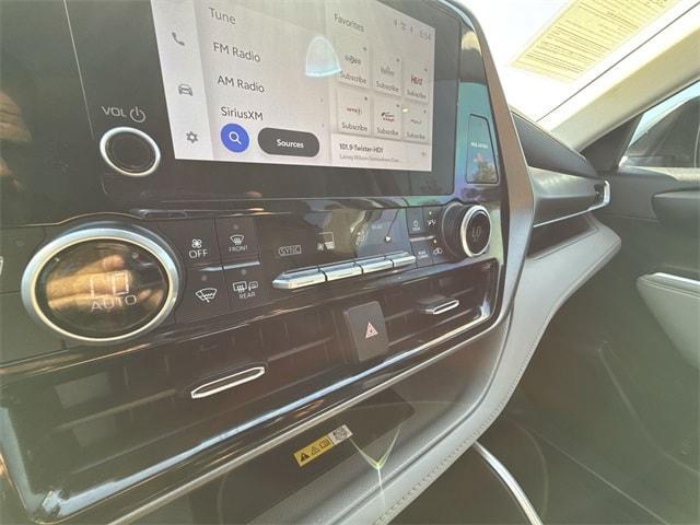 used 2023 Toyota Highlander Hybrid car, priced at $34,981