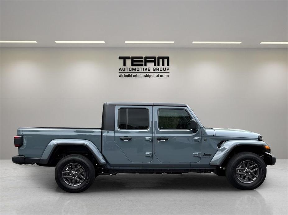 new 2024 Jeep Gladiator car, priced at $44,659