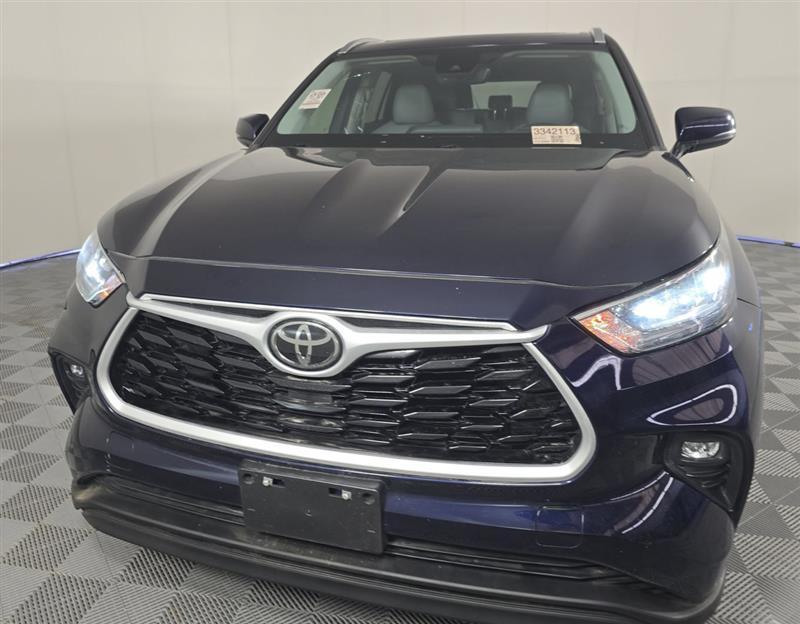 used 2020 Toyota Highlander car, priced at $28,995