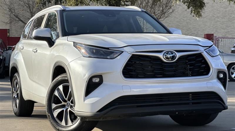 used 2023 Toyota Highlander car, priced at $33,786