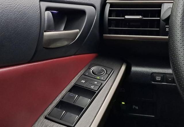 used 2018 Lexus IS 300 car, priced at $20,786