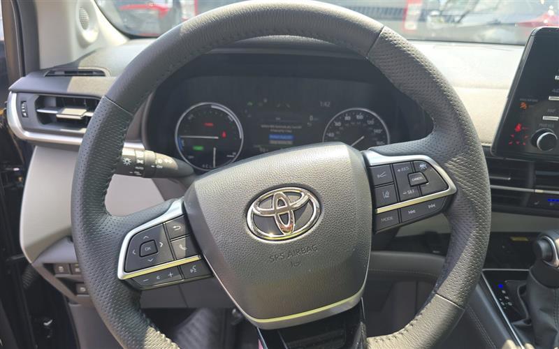 used 2022 Toyota Sienna car, priced at $31,786