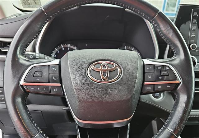 used 2021 Toyota Highlander car, priced at $25,786