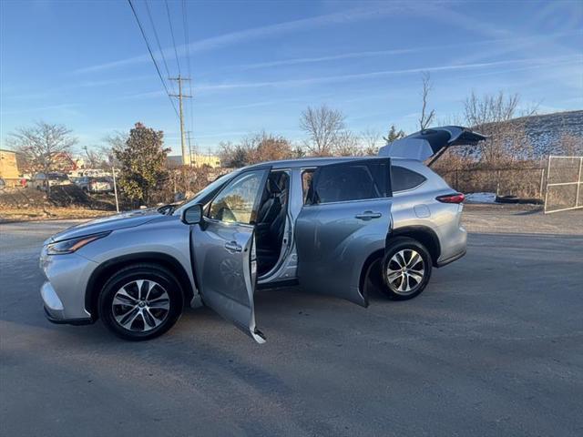 used 2022 Toyota Highlander car, priced at $28,995
