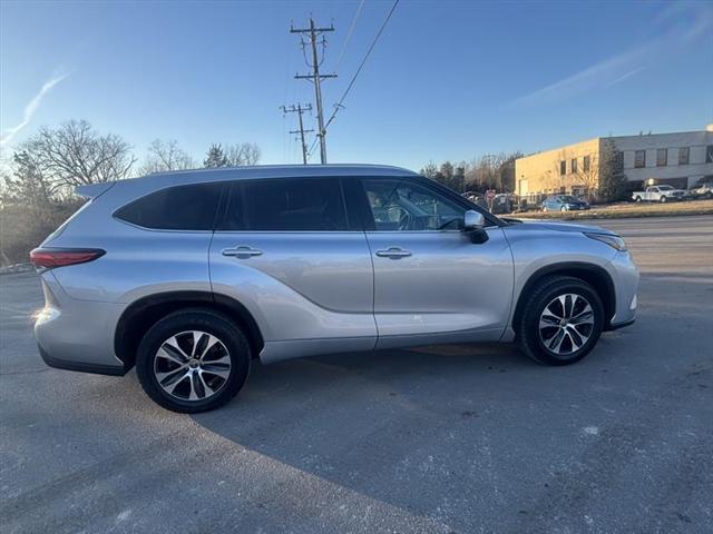 used 2022 Toyota Highlander car, priced at $28,995