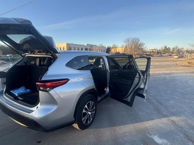 used 2022 Toyota Highlander car, priced at $28,995
