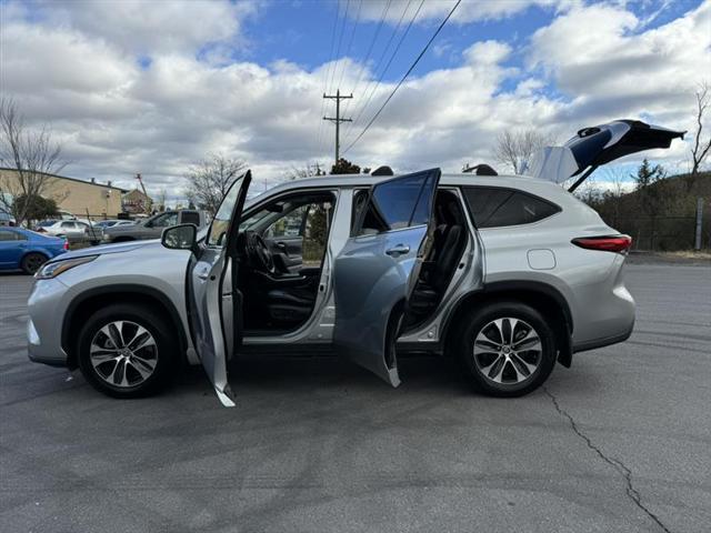 used 2020 Toyota Highlander car, priced at $26,499