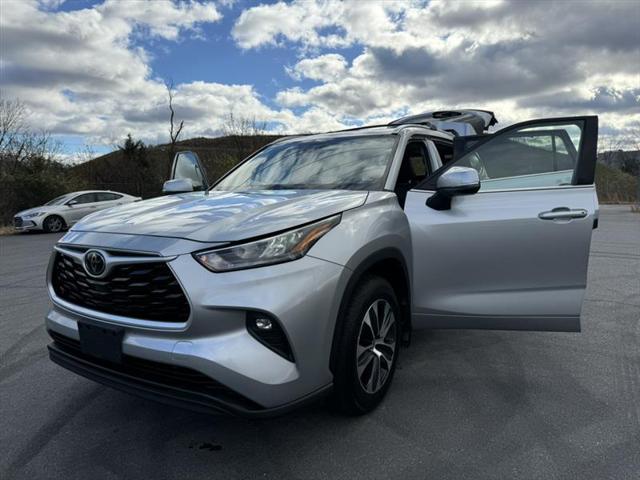 used 2020 Toyota Highlander car, priced at $26,499