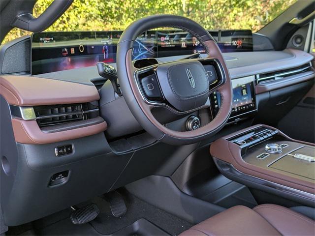 new 2025 Lincoln Navigator car, priced at $103,805