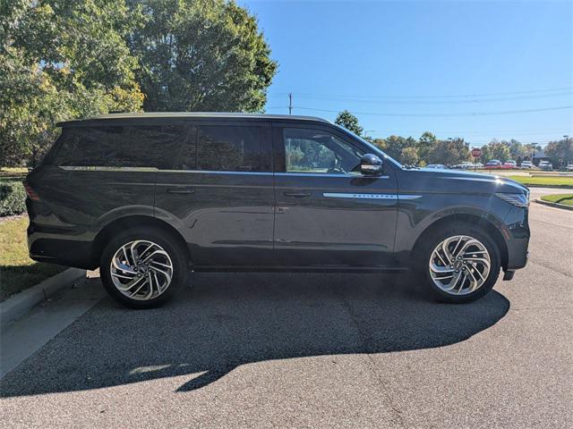 new 2025 Lincoln Navigator car, priced at $103,805