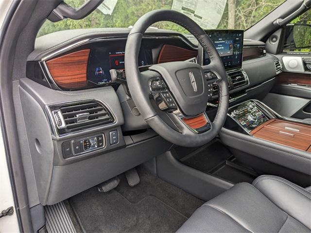 new 2024 Lincoln Navigator car