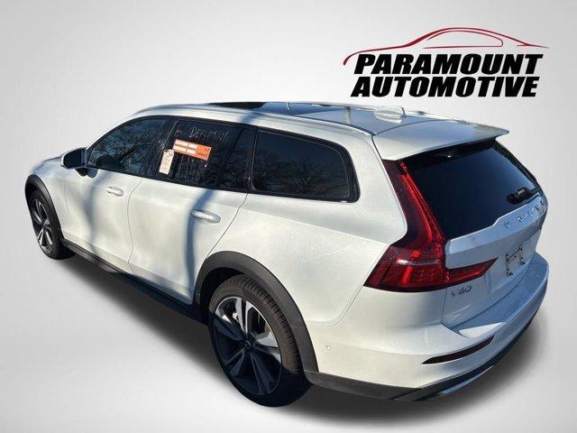 used 2025 Volvo V60 Cross Country car, priced at $41,989