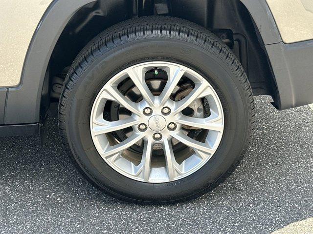 used 2019 Jeep Cherokee car, priced at $17,900