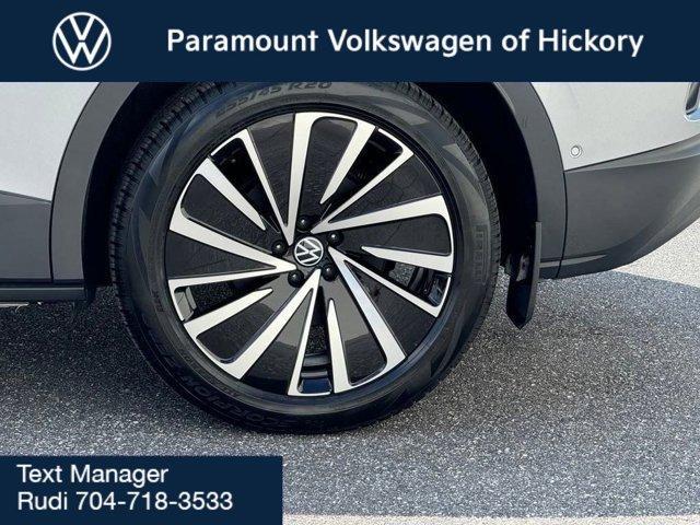new 2025 Volkswagen ID.4 car, priced at $46,171