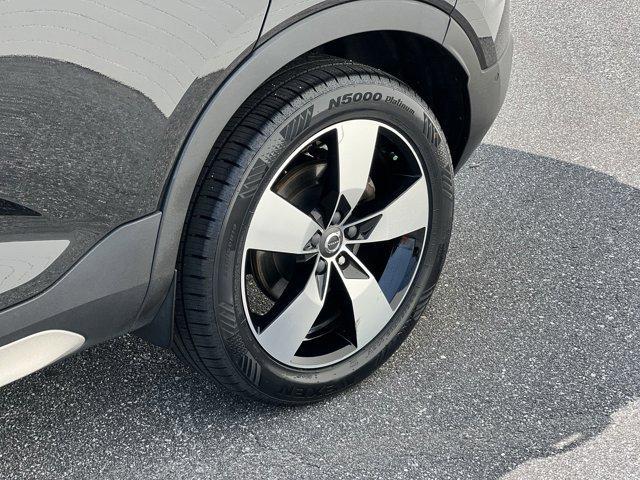 used 2019 Volvo XC40 car, priced at $25,100