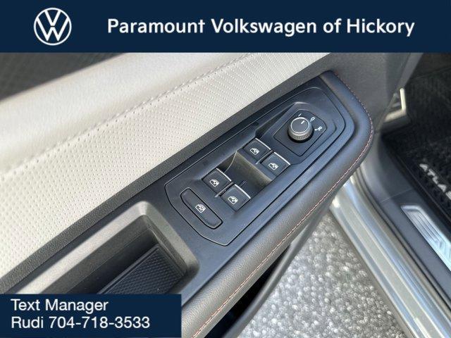new 2025 Volkswagen Atlas car, priced at $50,101