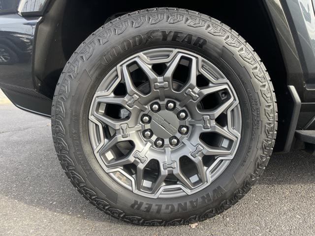 used 2025 GMC HUMMER EV SUV car, priced at $75,900