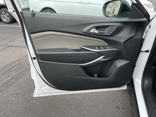 new 2025 Chevrolet Trax car, priced at $27,695