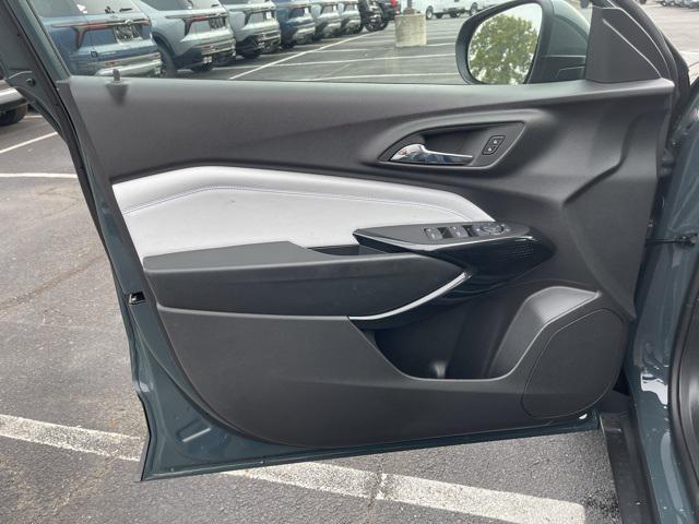 new 2025 Chevrolet Trax car, priced at $25,500
