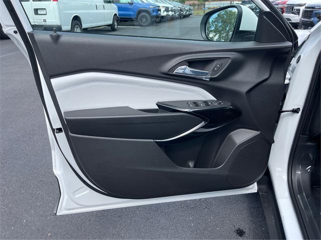 new 2025 Chevrolet Trax car, priced at $26,010