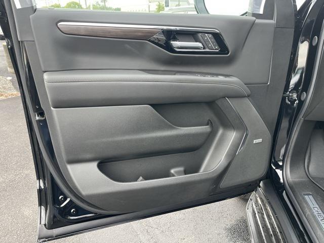 new 2025 Chevrolet Suburban car, priced at $82,900