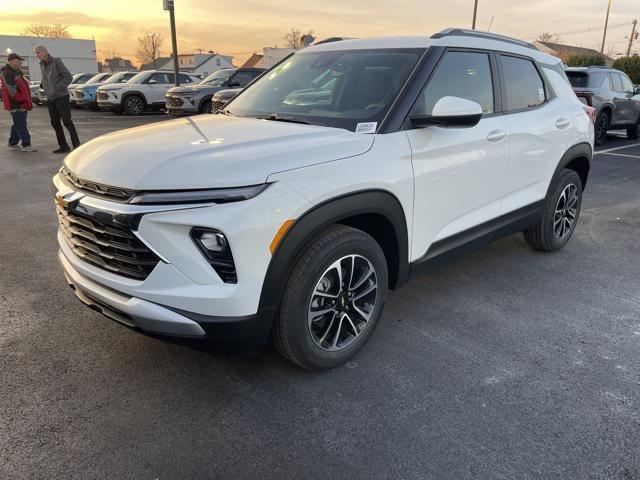 new 2025 Chevrolet TrailBlazer car, priced at $26,330