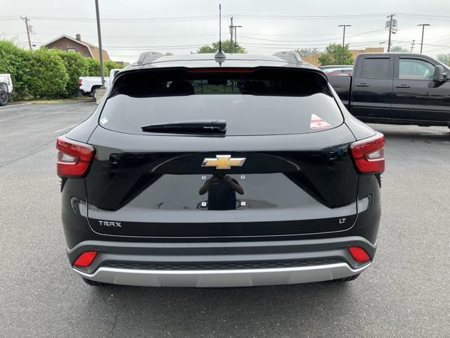 new 2025 Chevrolet Trax car, priced at $26,010