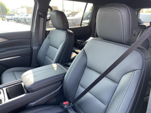 new 2025 Chevrolet Traverse car, priced at $42,855