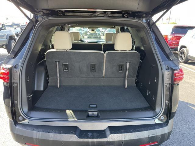 used 2023 Chevrolet Traverse car, priced at $28,624