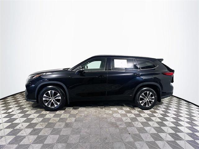 used 2021 Toyota Highlander car, priced at $31,368