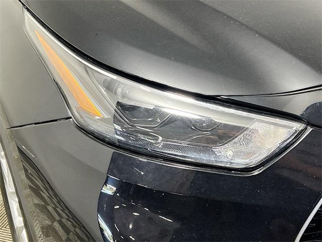 used 2022 Toyota Highlander car, priced at $27,101