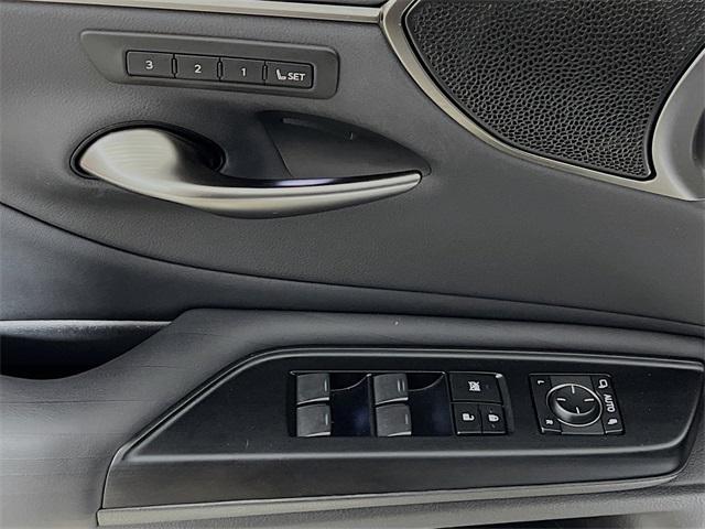 used 2020 Lexus ES 300h car, priced at $35,549