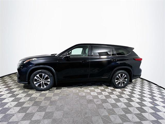 used 2022 Toyota Highlander car, priced at $31,982