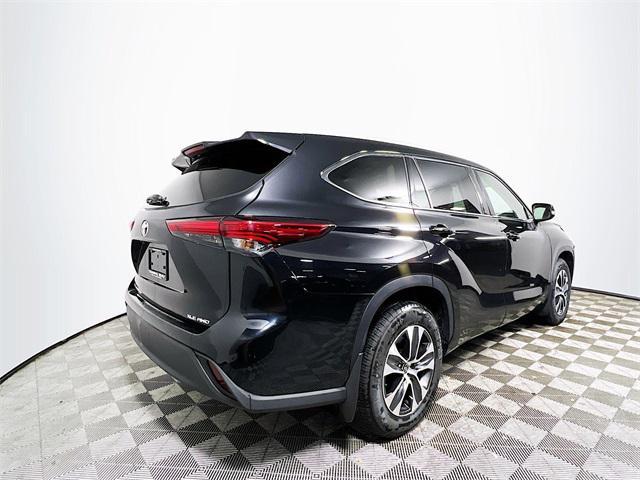 used 2022 Toyota Highlander car, priced at $31,982