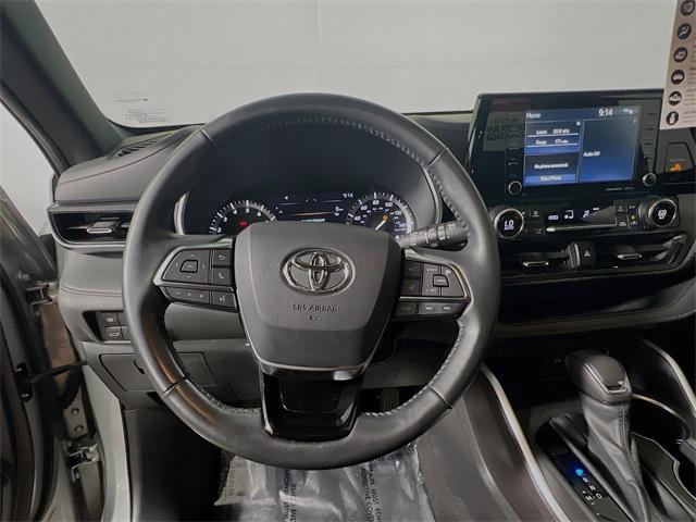 used 2021 Toyota Highlander car, priced at $31,698