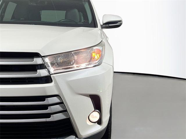 used 2018 Toyota Highlander car, priced at $22,407
