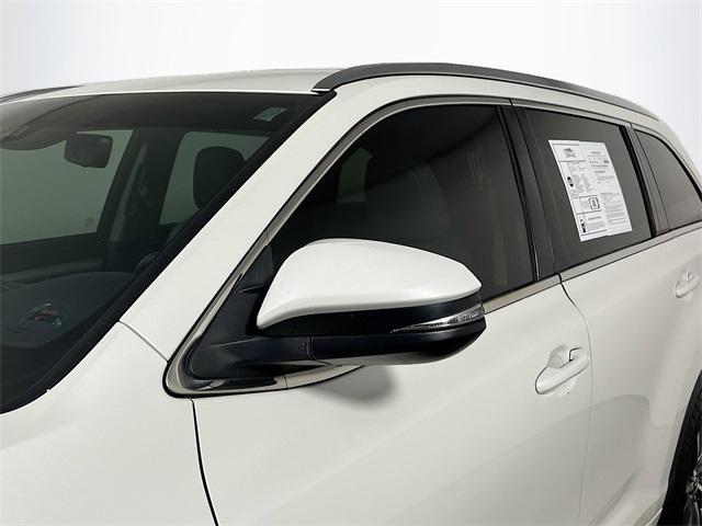 used 2018 Toyota Highlander car, priced at $22,407