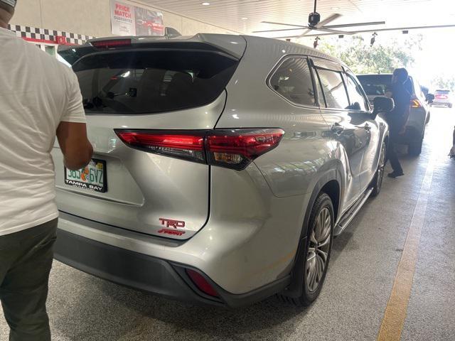 used 2021 Toyota Highlander car