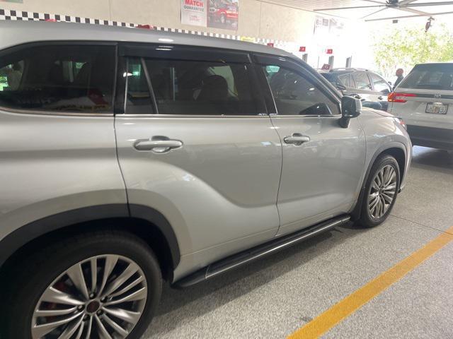 used 2021 Toyota Highlander car