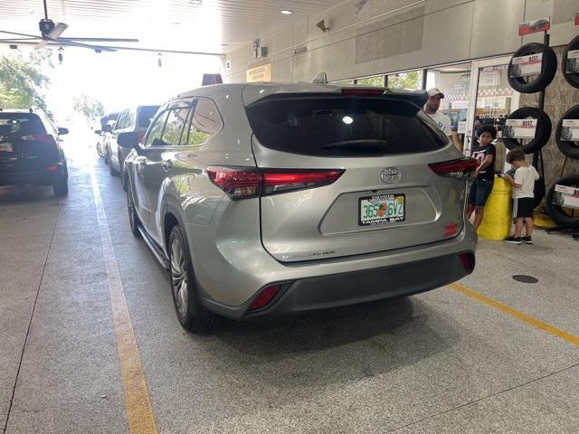 used 2021 Toyota Highlander car