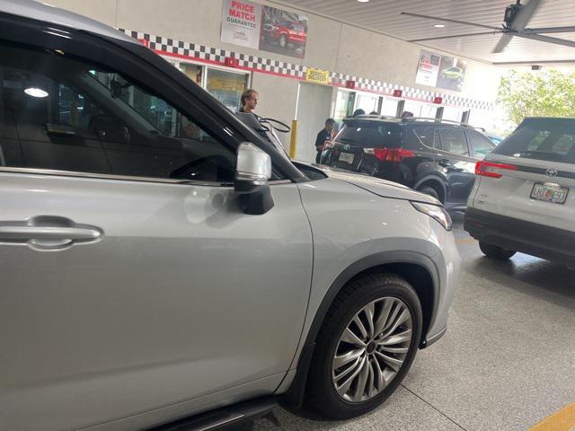 used 2021 Toyota Highlander car