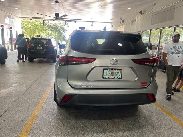 used 2021 Toyota Highlander car