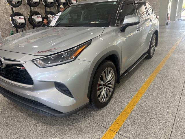 used 2021 Toyota Highlander car