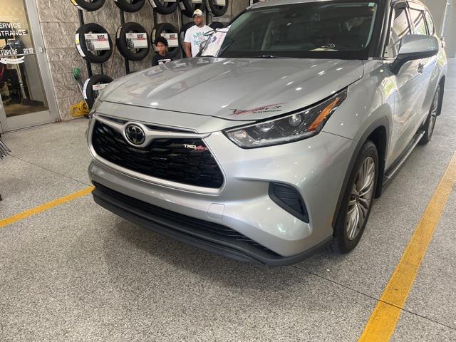 used 2021 Toyota Highlander car