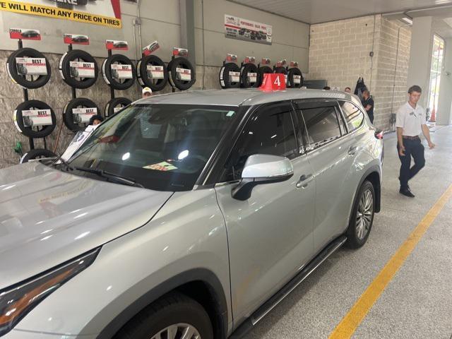 used 2021 Toyota Highlander car