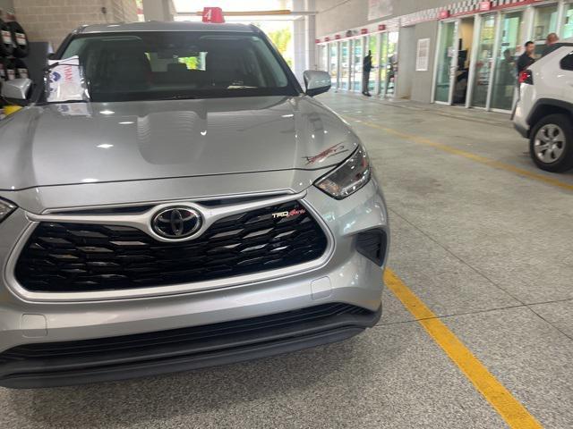 used 2021 Toyota Highlander car